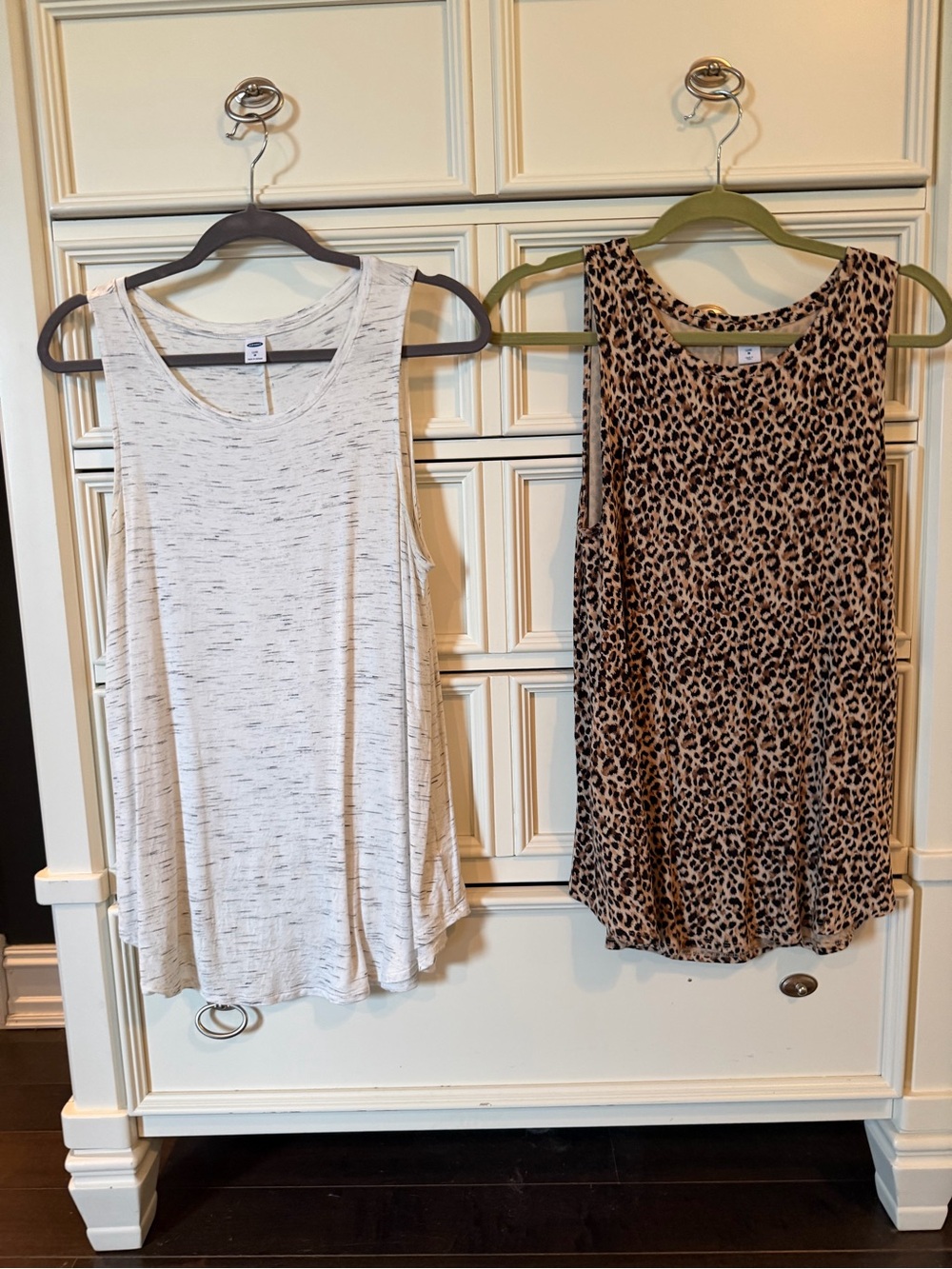 Old Navy Women's Sleeveless Tank Tops - White Heather & Leopard Print